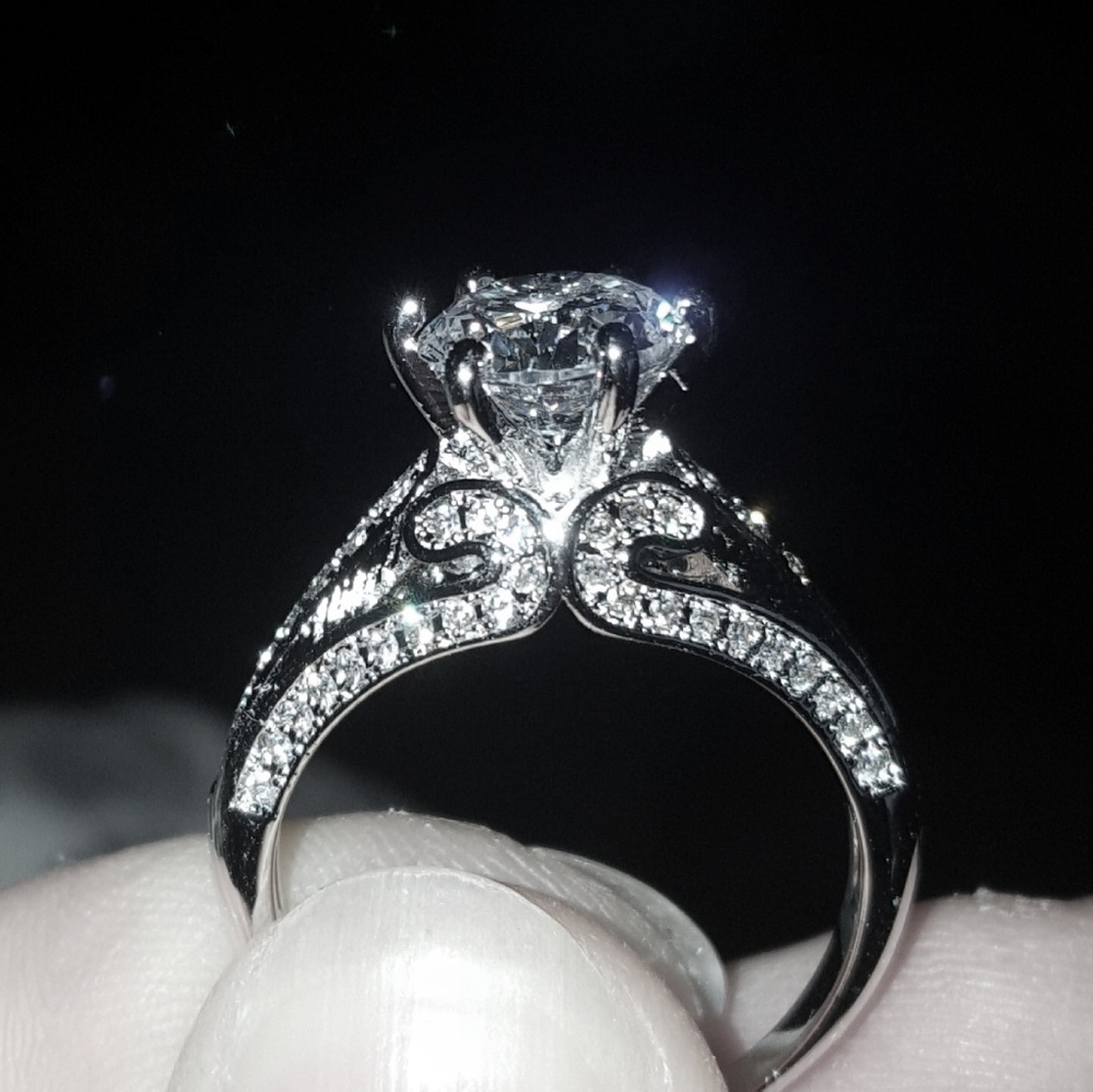 White topaz ring in 925 silver